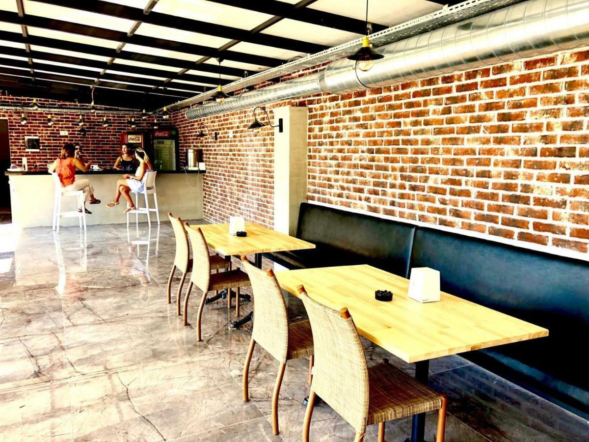 פוצ'ה Victoria Hotel And Lounge מראה חיצוני תמונה