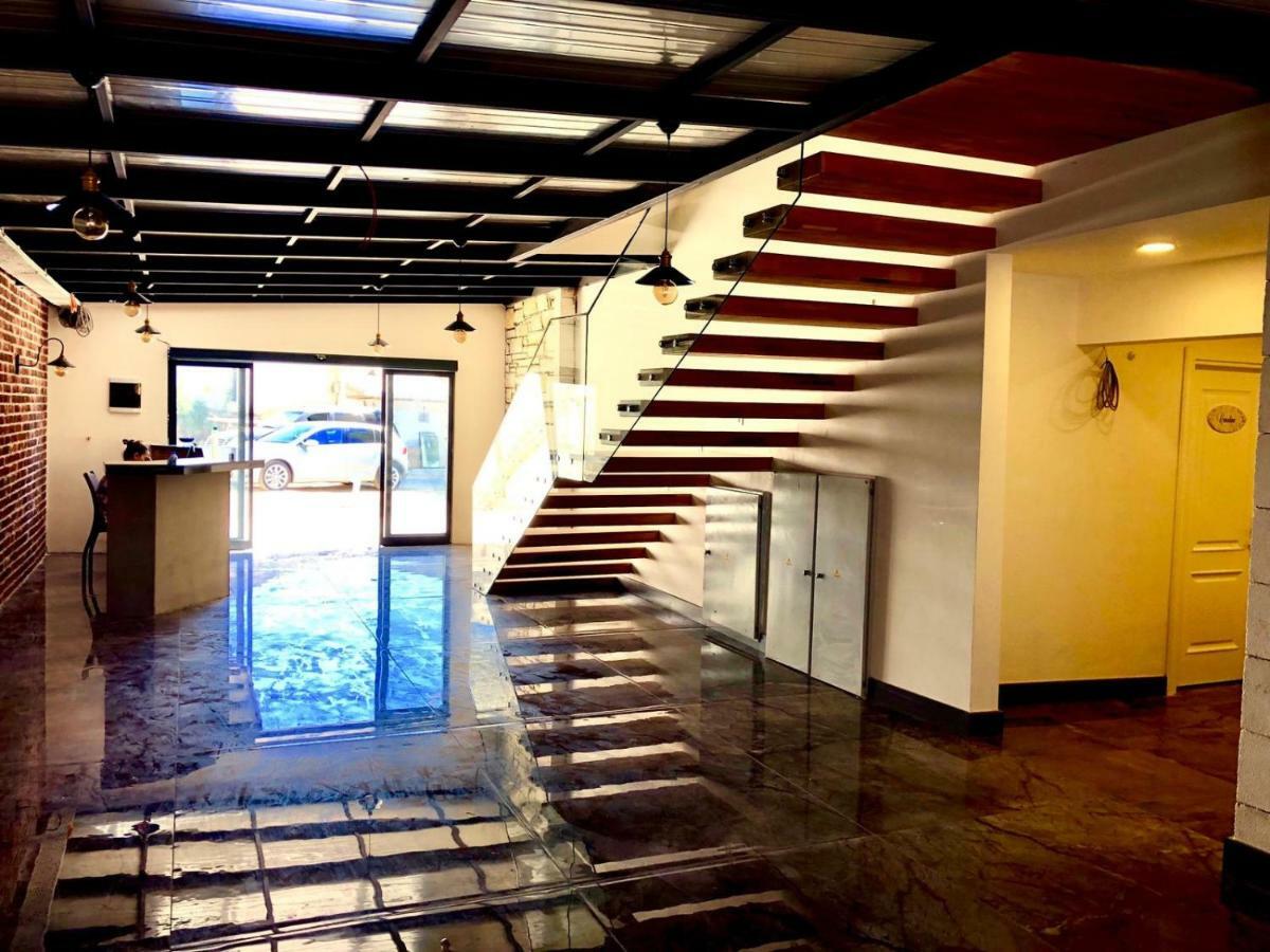 פוצ'ה Victoria Hotel And Lounge מראה חיצוני תמונה