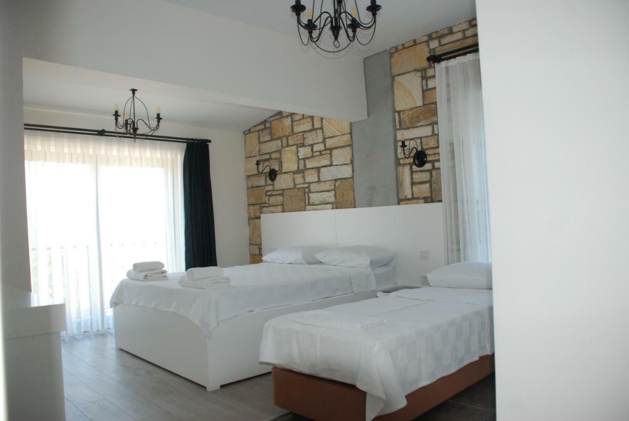 פוצ'ה Victoria Hotel And Lounge מראה חיצוני תמונה