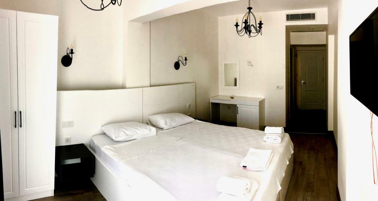 פוצ'ה Victoria Hotel And Lounge מראה חיצוני תמונה