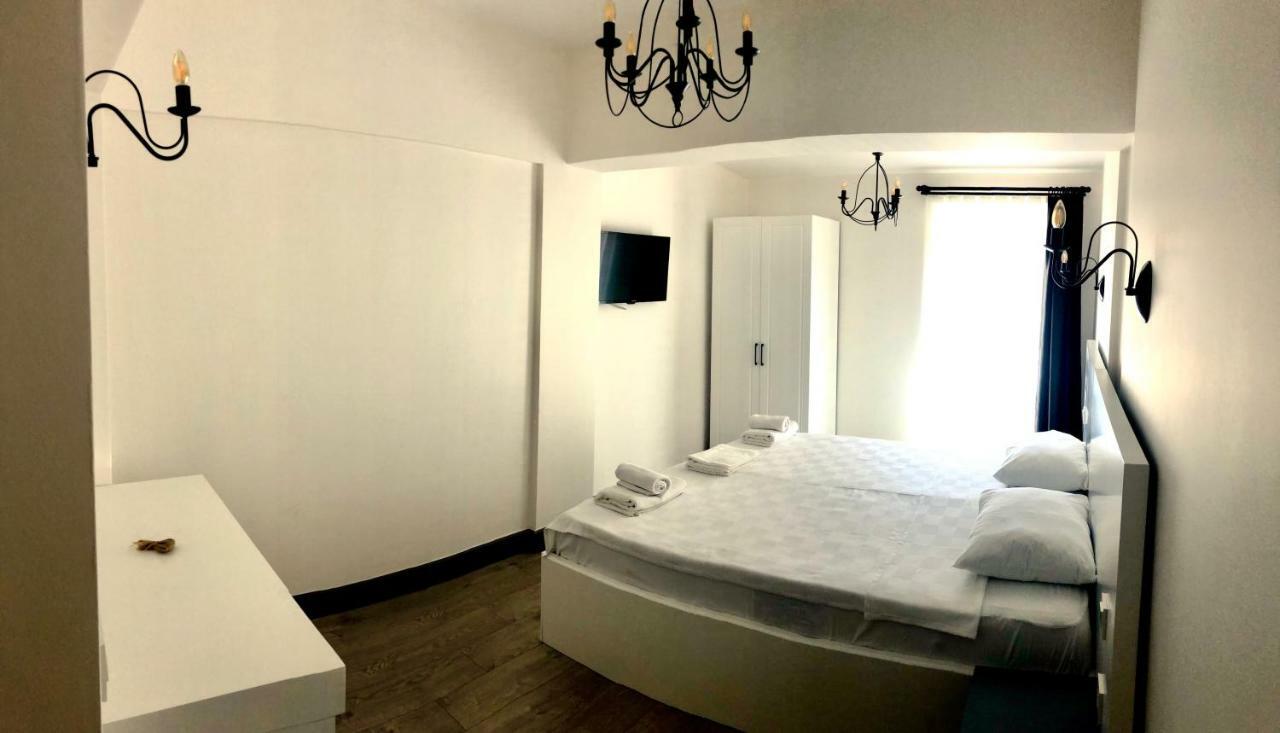 פוצ'ה Victoria Hotel And Lounge מראה חיצוני תמונה