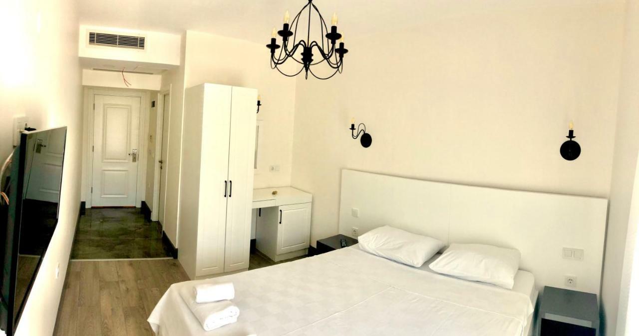 פוצ'ה Victoria Hotel And Lounge מראה חיצוני תמונה