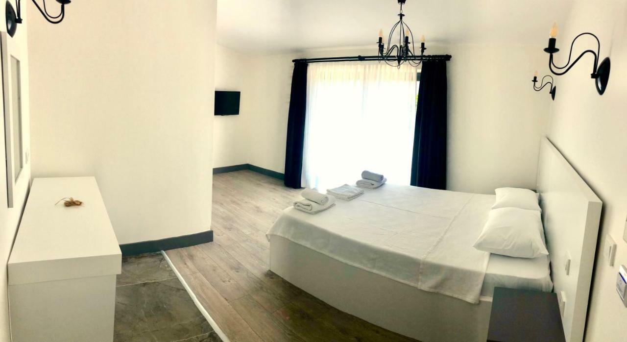 פוצ'ה Victoria Hotel And Lounge מראה חיצוני תמונה