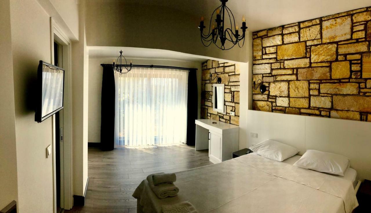 פוצ'ה Victoria Hotel And Lounge מראה חיצוני תמונה